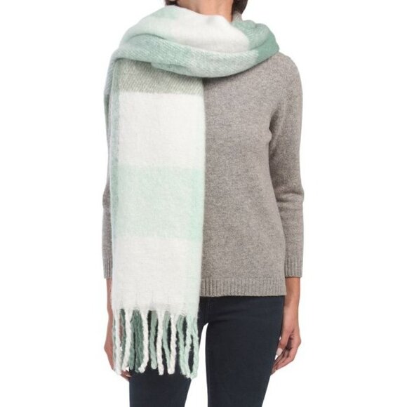 STEVE MADDEN Brushed Oversized Buffalo Plaid Scarf With Slippers BLACK MULTI | X - Picture 3 of 3